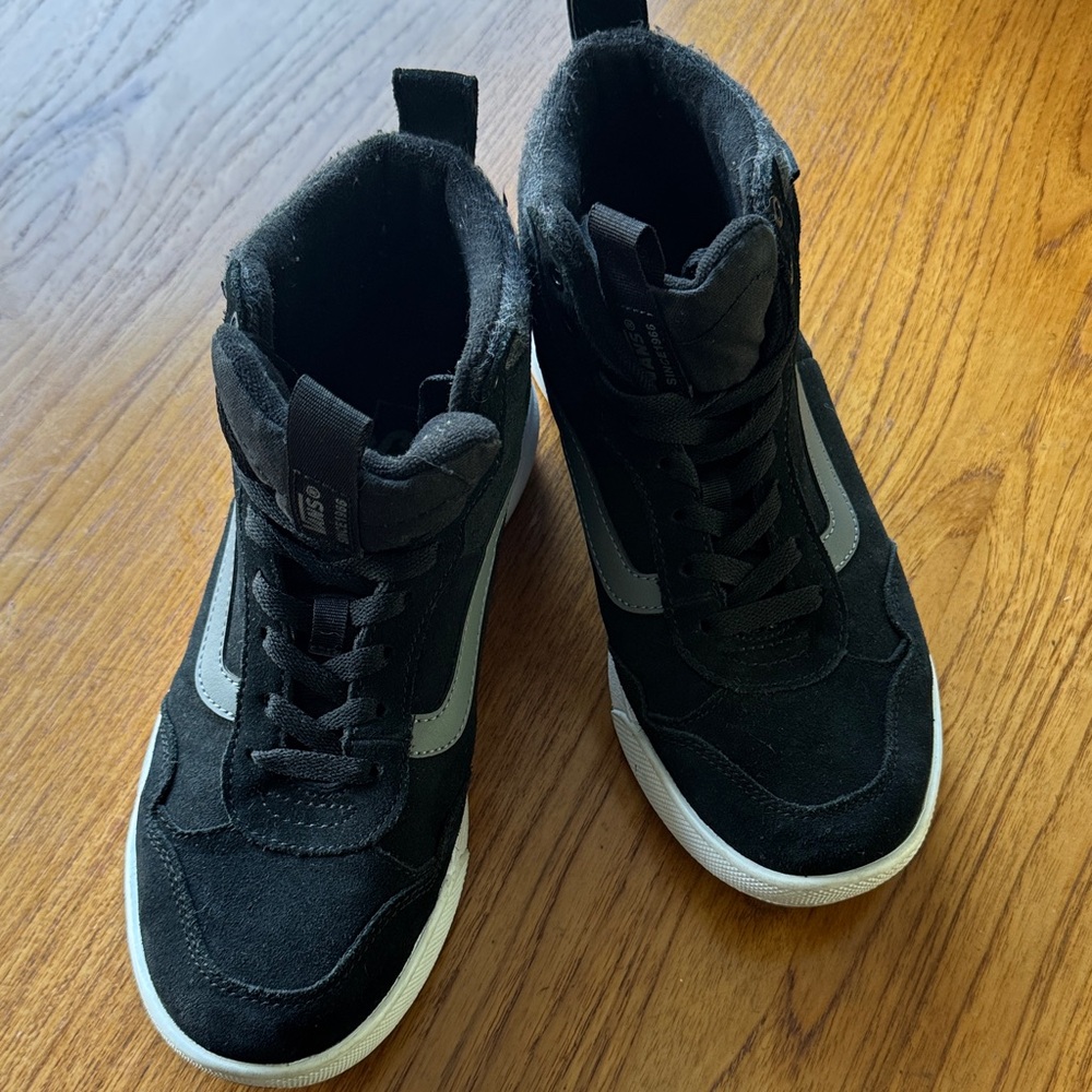 Vans Women's UltraRange Black Suede w/ Gray White Sole High-Top Sneakers Size 10